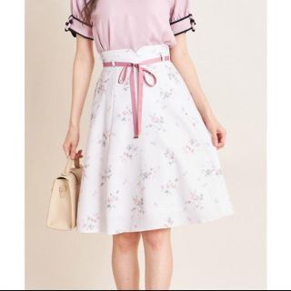 トッコ(tocco)のtocco closet＊りぼん付きフラワープリントフレアスカート(ひざ丈スカート)