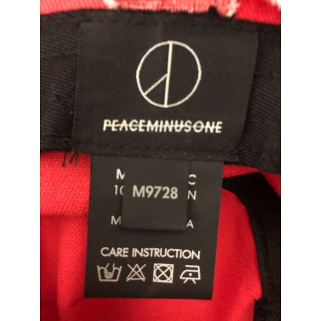 PEACEMINUSONE(ピースマイナスワン)のPEACEMINUSONE PMO ピースマイナスワン バケットハット 赤 メンズの帽子(ハット)の商品写真