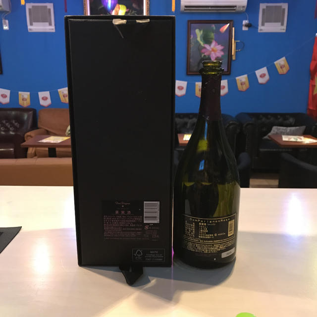 Dom Pérignon(ドンペリニヨン)のドン・ペリニヨン ピンク 空瓶 箱付き 食品/飲料/酒の酒(シャンパン/スパークリングワイン)の商品写真