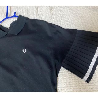 フレッドペリー(FRED PERRY)のフレッドペリー　フリル袖　ポロシャツ　黒(ポロシャツ)