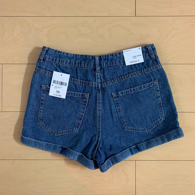 FOREVER 21(フォーエバートゥエンティーワン)のforever21   ハイウエストデニムショートパンツ レディースのパンツ(デニム/ジーンズ)の商品写真