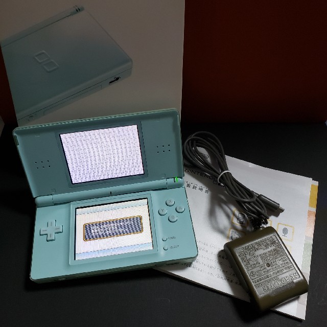 ニンテンドーDS(ニンテンドーDS)のNintendo DS LITE アイスブルー エンタメ/ホビーのゲームソフト/ゲーム機本体(携帯用ゲーム機本体)の商品写真