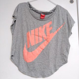 ナイキ(NIKE)の（再値下げ）ナイキ ＮＩＫＥ 可愛いスポーツTｼｬﾂ グレー Ｓサイズ 36(Tシャツ(半袖/袖なし))