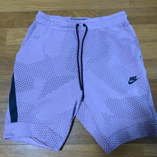 ナイキ(NIKE)のナイキ　テックフリース　ハーフパンツ　Mサイズ　ピンク(ショートパンツ)