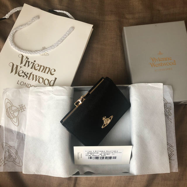 Vivienne Westwood(ヴィヴィアンウエストウッド)のヴィヴィアンウエストウッド　ブラックレザー　折りたたみ財布　三つ折り　黒 メンズのファッション小物(折り財布)の商品写真