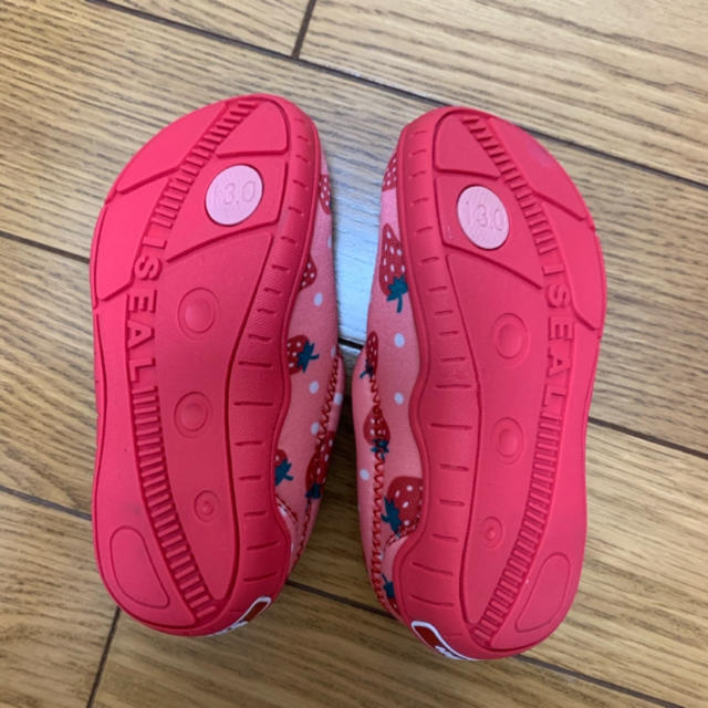 crocs(クロックス)のSKIPPON(スキッポン)の可愛い苺柄🍓13cm キッズ/ベビー/マタニティのベビー靴/シューズ(~14cm)(スリッポン)の商品写真