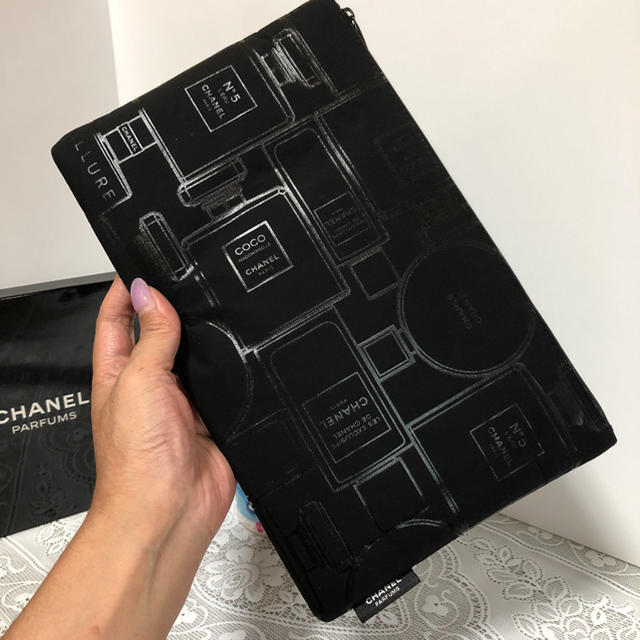 CHANEL(シャネル)のCHANEL シャネルノベルティーポーチ(未使用品) レディースのファッション小物(ポーチ)の商品写真