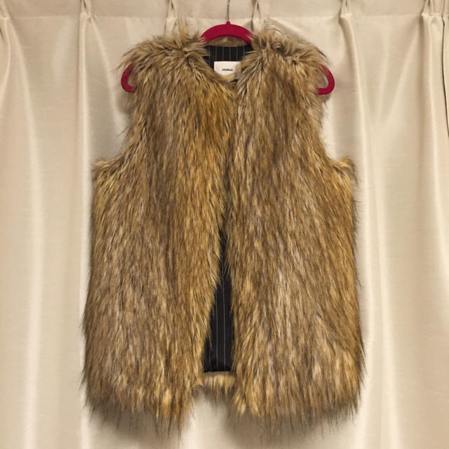 MURUA(ムルーア)の25日までの出品‼️MURUAリアルファーベスト レディースのジャケット/アウター(毛皮/ファーコート)の商品写真