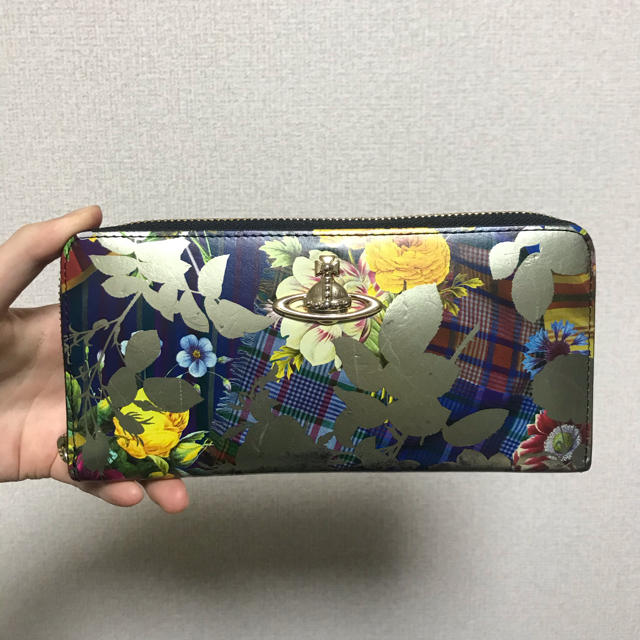 Vivienne Westwood(ヴィヴィアンウエストウッド)の美品✨ヴィヴィアンウエストウッド  長財布　正規品　花柄 レディースのファッション小物(財布)の商品写真