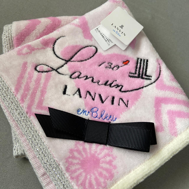 LANVIN en Bleu(ランバンオンブルー)のランバンオンブルータオルハンカチ新品未使用タグ付き レディースのファッション小物(ハンカチ)の商品写真