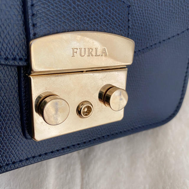 FURLAフルラ　メトロポリス鍵付きバッグ⭐︎