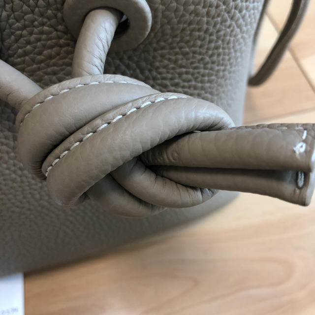 TOMORROWLAND(トゥモローランド)の新品　vasic bond mini sand レディースのバッグ(ショルダーバッグ)の商品写真