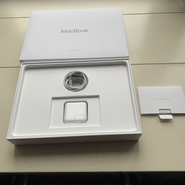 【美品】MacBook 12-inch 2017 8GB/256GB JP