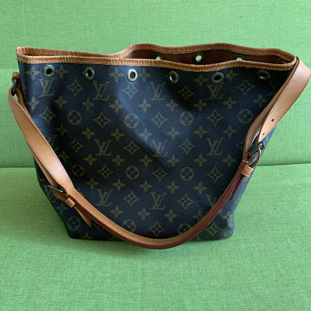 LOUIS VUITTON(ルイヴィトン)のルイヴィトン　プチノエ　 レディースのバッグ(ショルダーバッグ)の商品写真