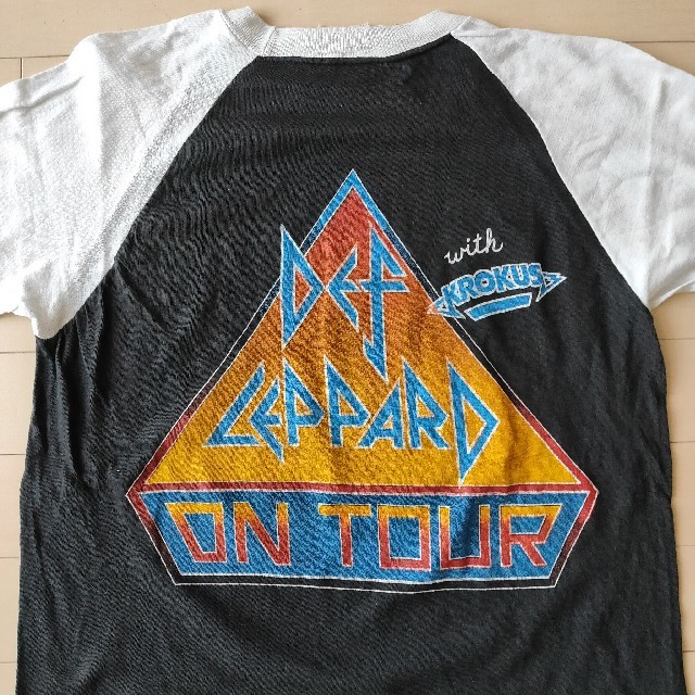 ヴィンテージ80s デフレパード　DEF LEPPARD パキ綿　Tシャツ メンズのトップス(Tシャツ/カットソー(七分/長袖))の商品写真