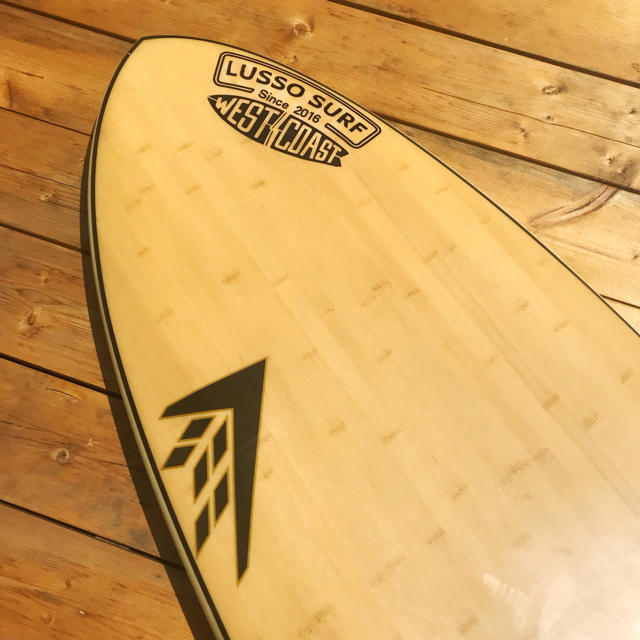 volcom(ボルコム)のカリフォルニア系☆ルッソサーフステッカー　ブラック　防水シール　ROXY スポーツ/アウトドアのスポーツ/アウトドア その他(サーフィン)の商品写真