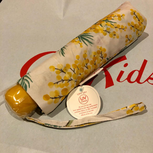 Cath Kidston(キャスキッドソン)の【新品】キャスキッドソン　ミモザ柄　折り畳み傘 レディースのファッション小物(傘)の商品写真