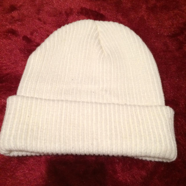 ホワイト ニット帽 レディースの帽子(ニット帽/ビーニー)の商品写真
