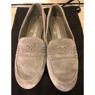 シャネル(CHANEL)の美品 20SS CHANEL シャネル スエード ローファー グレー 35C(ローファー/革靴)