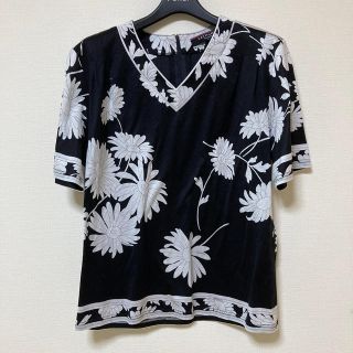 レオナール(LEONARD)のレオナール   美品　白黒花柄トップス(カットソー(半袖/袖なし))