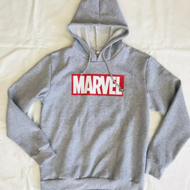 MARVEL(マーベル)の【新品】MARVEL パーカー フリーサイズ グレー ボックスロゴ レディースのトップス(パーカー)の商品写真