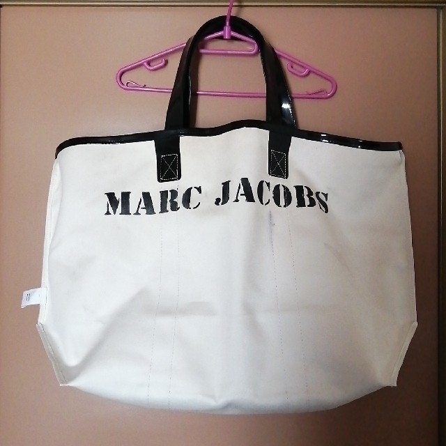 MARC BY MARC JACOBS リバーシブル エナメル トートバッグ