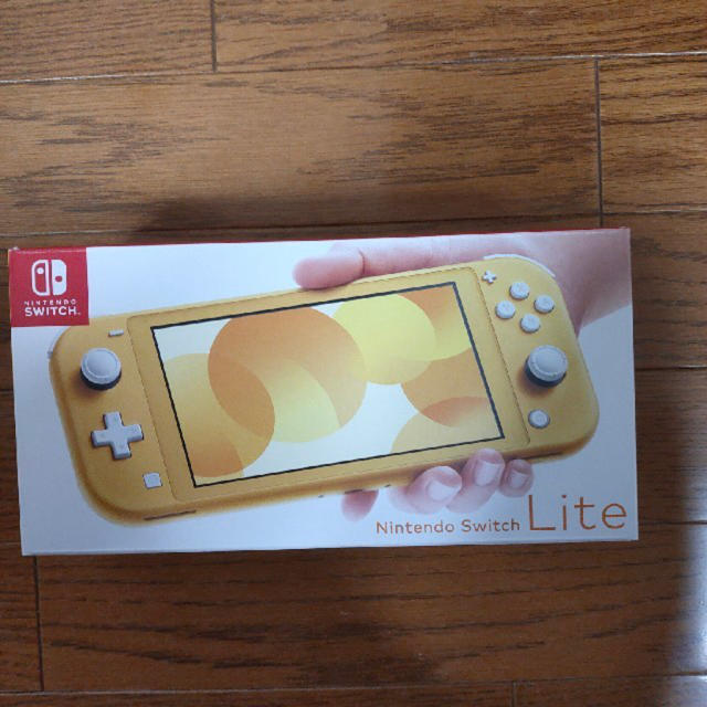Nintendo Switch(ニンテンドースイッチ)の新品　switch lite イエロー エンタメ/ホビーのゲームソフト/ゲーム機本体(家庭用ゲーム機本体)の商品写真