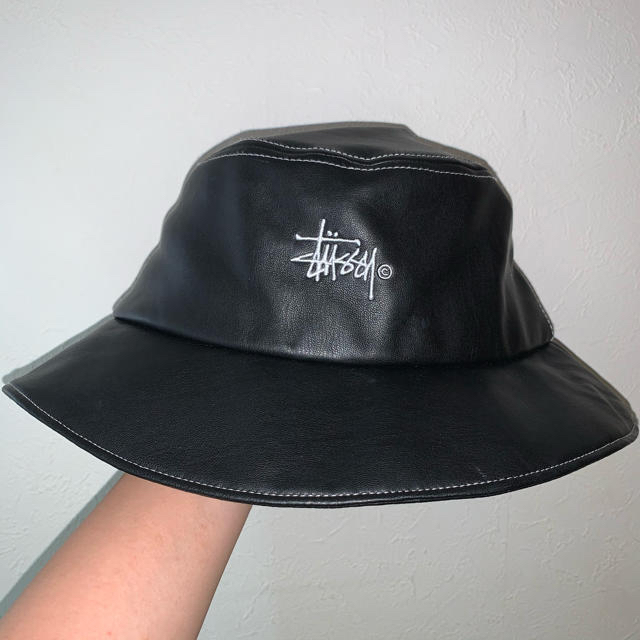 STUSSY(ステューシー)のstussy レザーバケットハット メンズの帽子(ハット)の商品写真