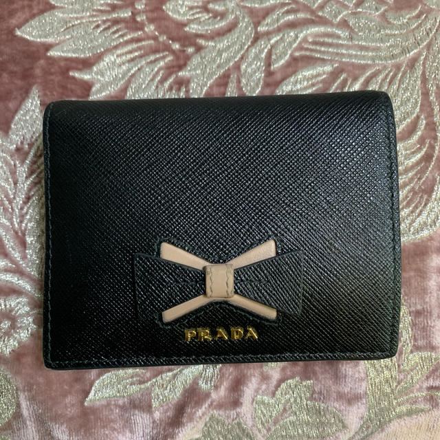 プラダ　リボン財布