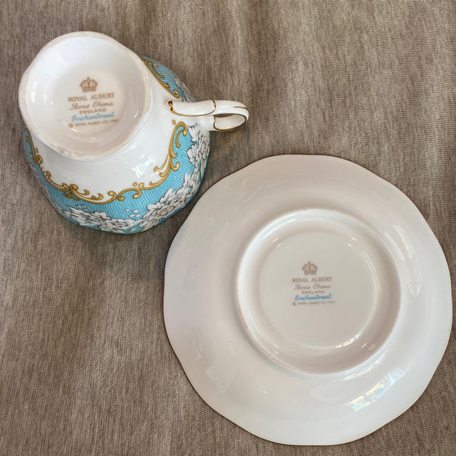 ROYAL ALBERT(ロイヤルアルバート)のロイヤルアルバート　カップ&ソーサー2客セット インテリア/住まい/日用品のキッチン/食器(グラス/カップ)の商品写真