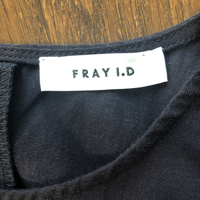 FRAY I.D(フレイアイディー)のFRAY I.D フレイアイディー　トップス　オフショルダー レディースのトップス(シャツ/ブラウス(半袖/袖なし))の商品写真