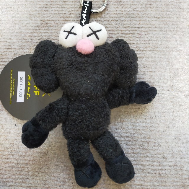 kaws キーホルダー ぬいぐるみ カウズ ストラップ 新品未使用の kaws キーホルダー ぬいぐるみ カウズ ストラップ 新品未使用の