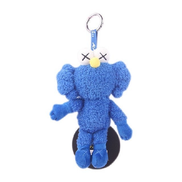 kaws キーホルダー ぬいぐるみ カウズ ストラップ 新品未使用の kaws キーホルダー ぬいぐるみ カウズ ストラップ 新品未使用の