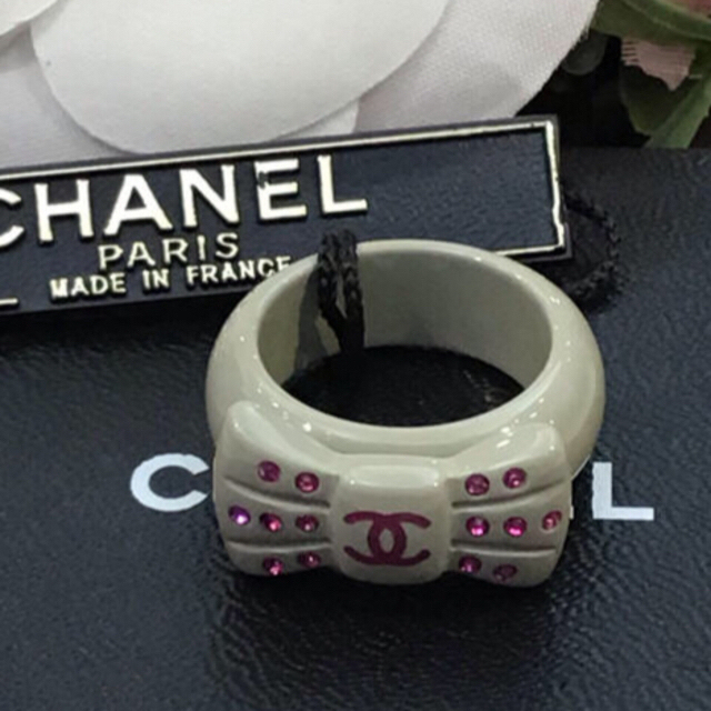 CHANEL(シャネル)のシャネル　♡  リング　♡ グレー×ピンクストーン　 レディースのアクセサリー(リング(指輪))の商品写真