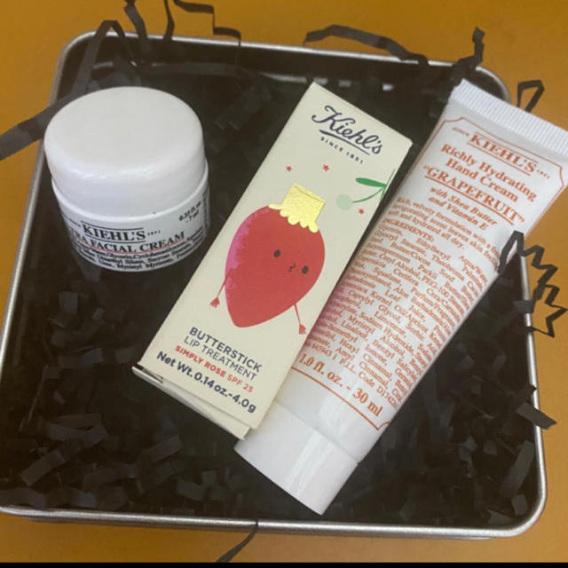 Kiehl's(キールズ)のキールズ　クリスマスコフレ コスメ/美容のボディケア(ハンドクリーム)の商品写真