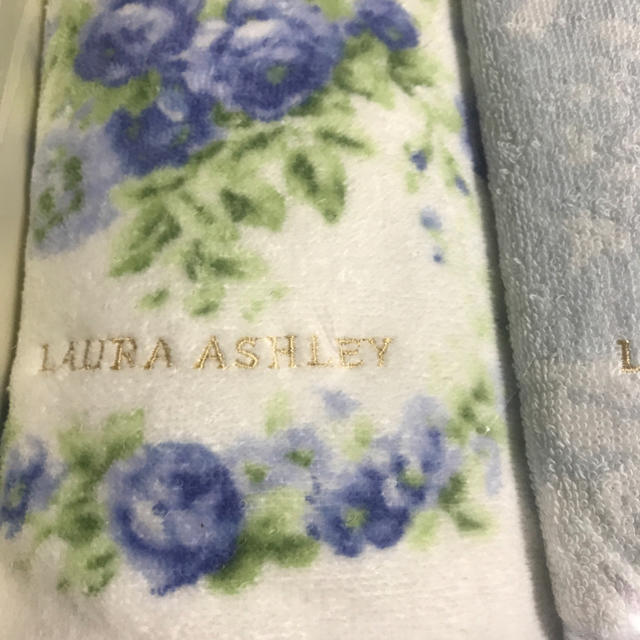 LAURA ASHLEY(ローラアシュレイ)のローラアシュレイ　タオルハンカチ レディースのファッション小物(ハンカチ)の商品写真