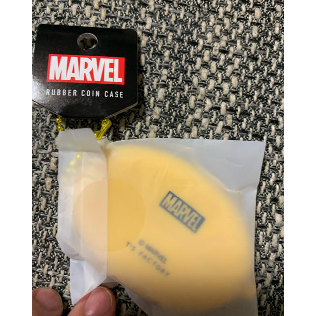 MARVEL(マーベル)の即決★新品未使用★マーベル★ラバーコインケース★イエロー★黄色 メンズのファッション小物(コインケース/小銭入れ)の商品写真