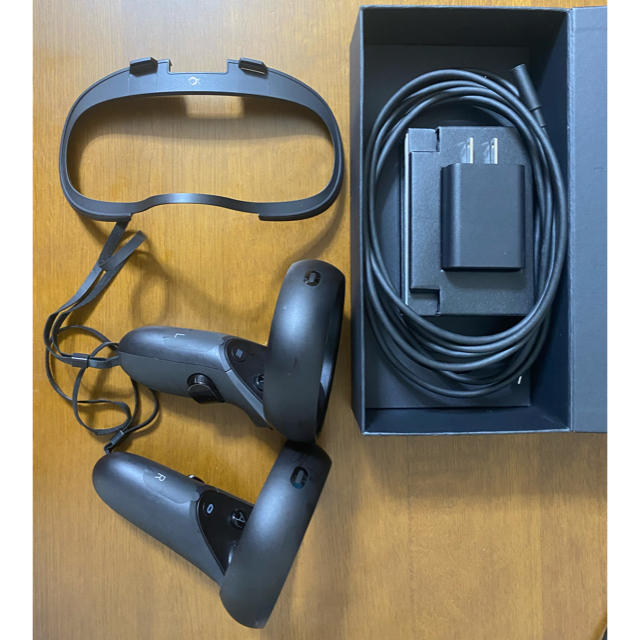 オキュラスクエスト 64GB Oculus Quest エンタメ/ホビーのゲームソフト/ゲーム機本体(家庭用ゲーム機本体)の商品写真