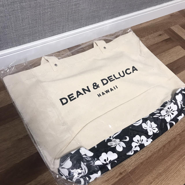 DEAN & DELUCA(ディーンアンドデルーカ)の[ハワイ限定] DEAN&DELUCA ハイビスカス　デラックストートバック レディースのバッグ(トートバッグ)の商品写真