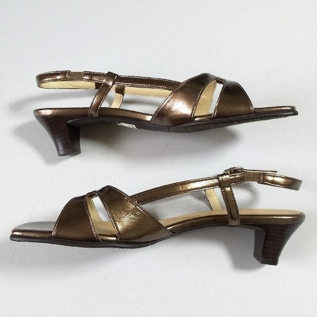 t.inaba イナバ サンダル ブロンズ色 24cm レディースの靴/シューズ(サンダル)の商品写真