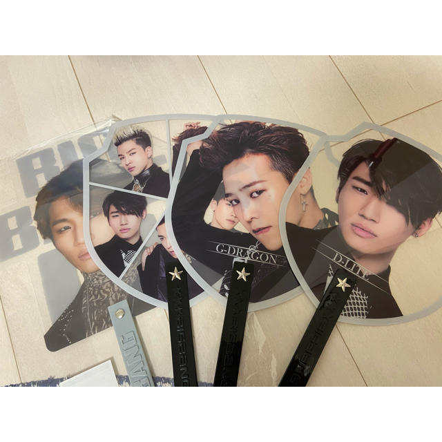 BIGBANG(ビッグバン)のBIGBANG うちわ　パンフ　セット エンタメ/ホビーのCD(K-POP/アジア)の商品写真