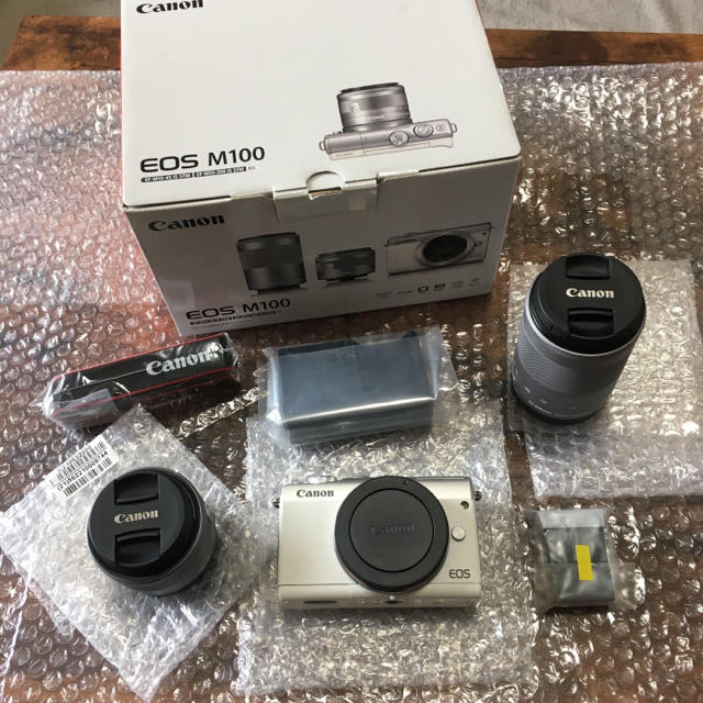 Canon EOS M100 Wズームキット WH + Canon単焦点レンズ | cienciahoy