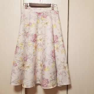 トッコ(tocco)の【新品】トッコクローゼット　花柄　スカート　フラワー(ひざ丈スカート)