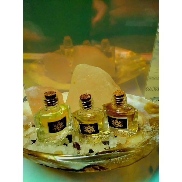 魔術用香りとヒマラヤ岩塩パソコンからの有害な電磁波から守る コスメ/美容のリラクゼーション(アロマオイル)の商品写真