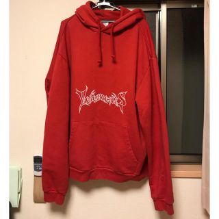 バレンシアガ(Balenciaga)のVETEMENTS METAL LOGO HOODIE RED 限定(パーカー)