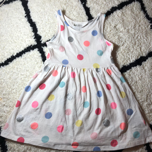 H&M(エイチアンドエム)のカラフルドットワンピース⭐︎ キッズ/ベビー/マタニティのキッズ服女の子用(90cm~)(ワンピース)の商品写真