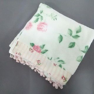 ローラアシュレイ(LAURA ASHLEY)のローラアシュレイ ブランケット 花柄/HOME(おくるみ/ブランケット)