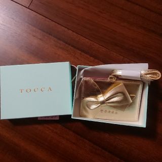 トッカ(TOCCA)のSPARKLE RIBBON ID HOLDER ID ホルダー ゴールド(パスケース/IDカードホルダー)