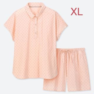 ユニクロ(UNIQLO)のユニクロ ソフトストレッチパジャマ（ドット・半袖）XLサイズ／ピンク 新品！(パジャマ)