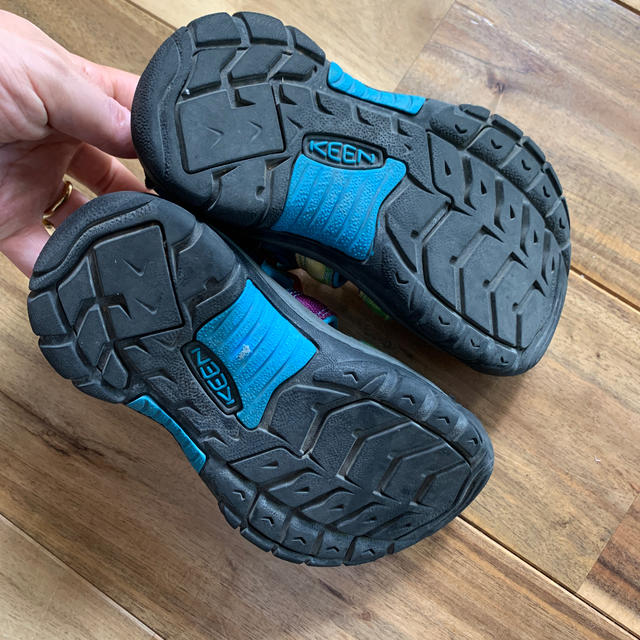 KEEN(キーン)のkeen ニューポート　タイダイ　サンダル　18cm キッズ/ベビー/マタニティのキッズ靴/シューズ(15cm~)(サンダル)の商品写真